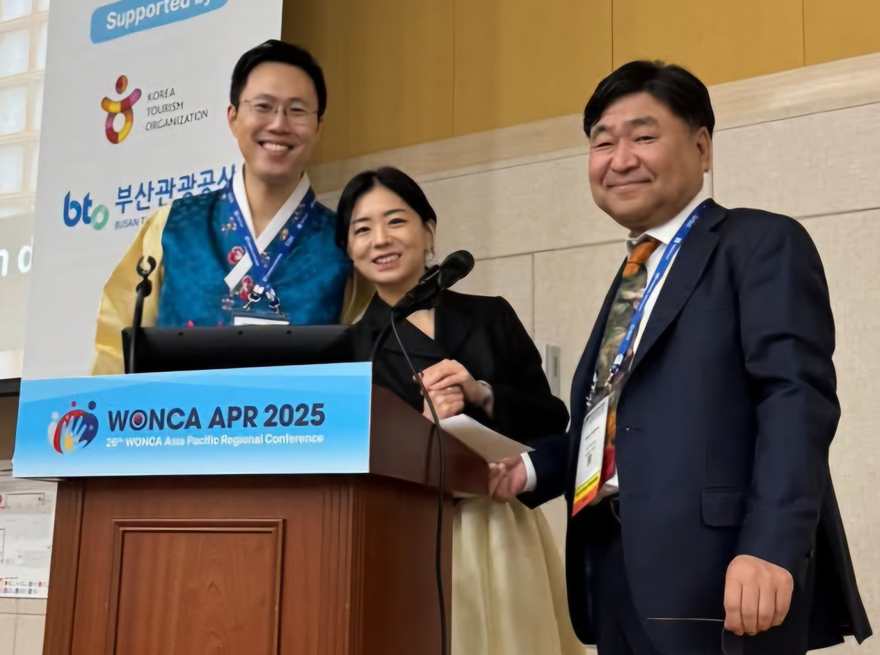 Young doctors with Prof SUNWOO Sung